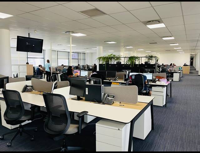 2,495M² OFFICE TO LET IN NOORDWYK